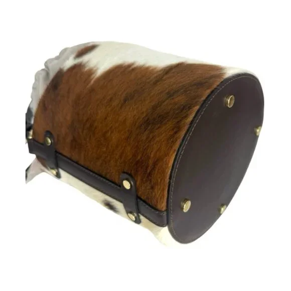 Exquisite Italian Cow Skin Bucket Bag – Handcrafted in Florence, Italy - Picture 4 of 4